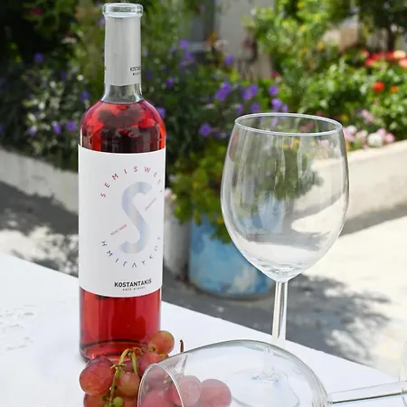 Dream House * Adamantas (Milos)